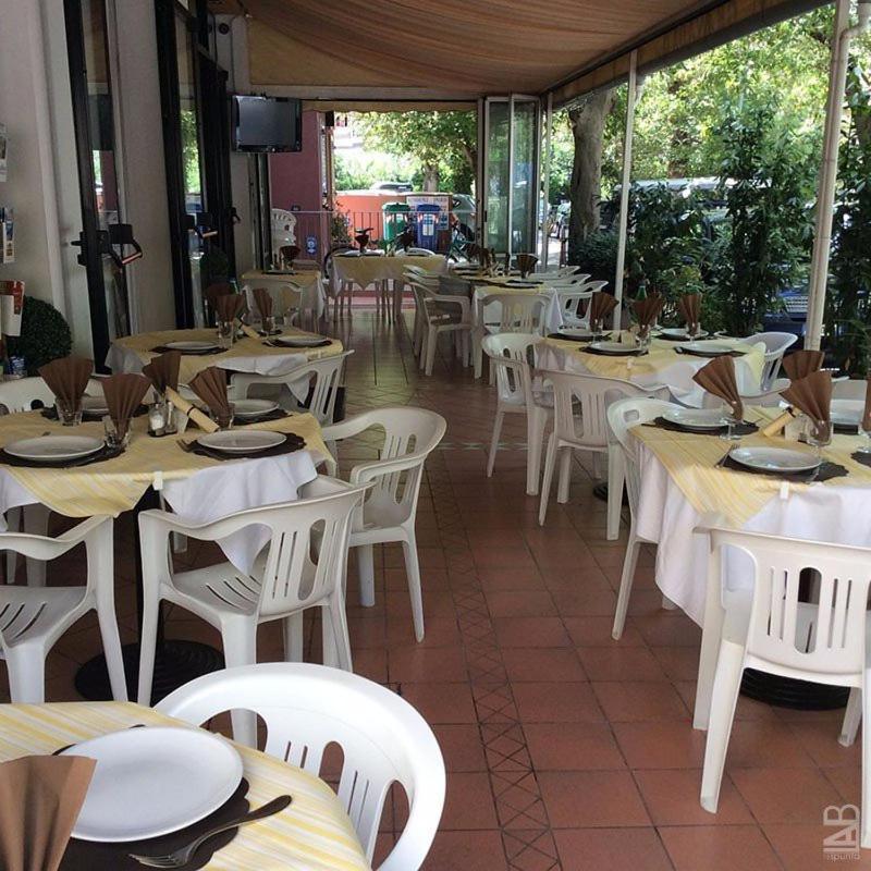 Hotel Granada Cattolica Buitenkant foto