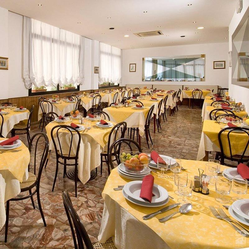 Hotel Granada Cattolica Buitenkant foto
