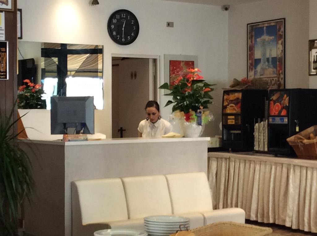Hotel Granada Cattolica Buitenkant foto