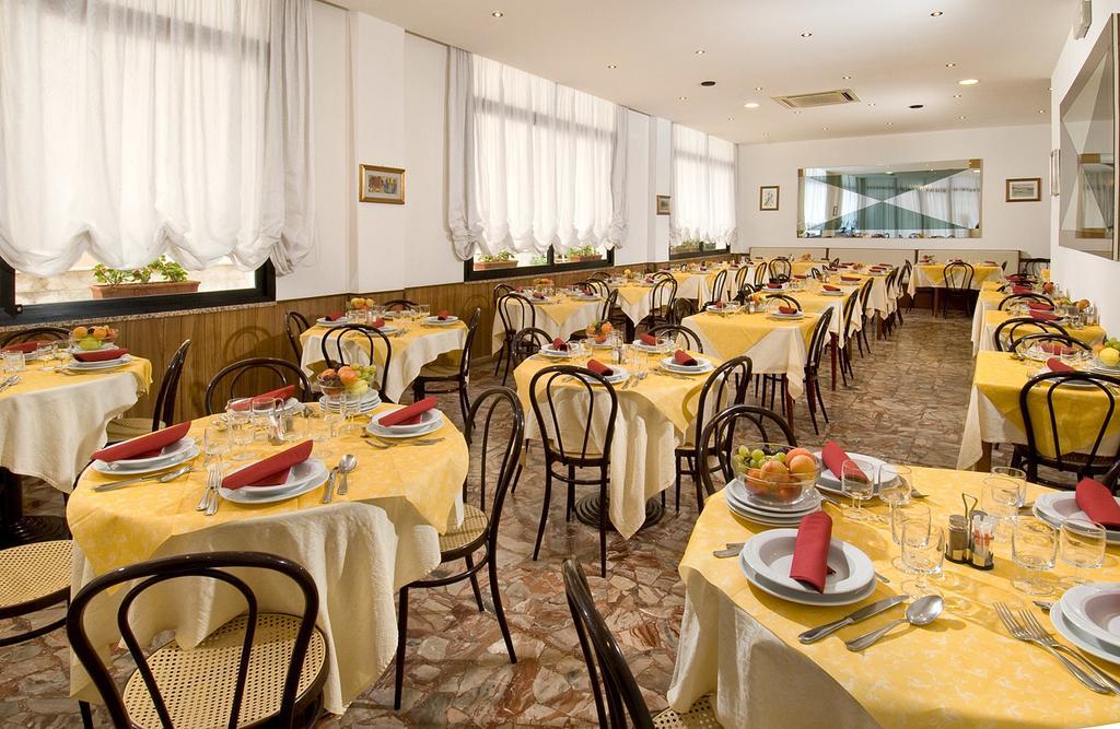 Hotel Granada Cattolica Buitenkant foto